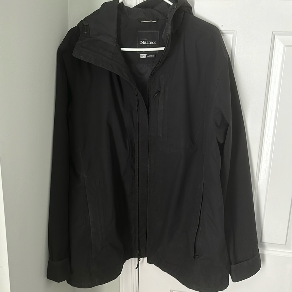 Men’s Marmot XL black light weight jacket with hood.